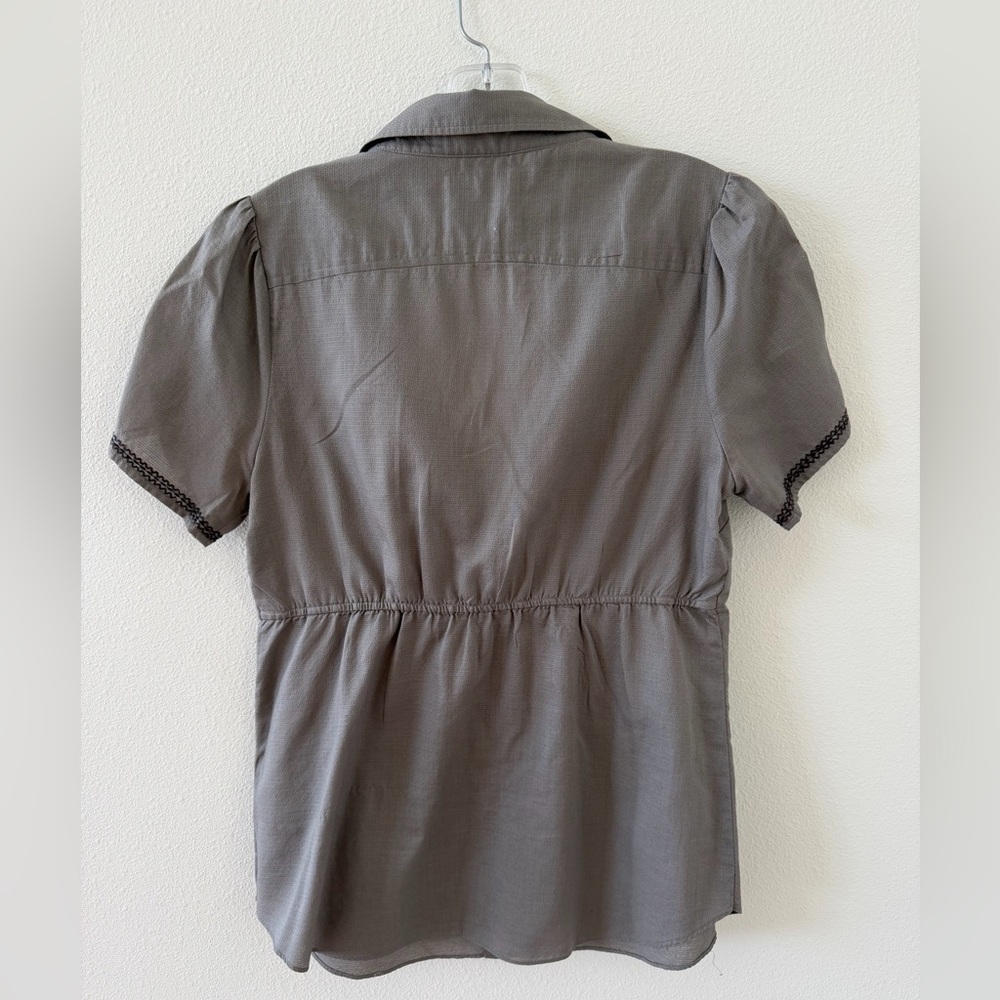 Chic Gray Button-Down Shirt with Ruffle Trim - image 2